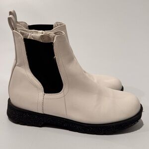 MIA Ellowin Chelsea White Booties Girls Size 4